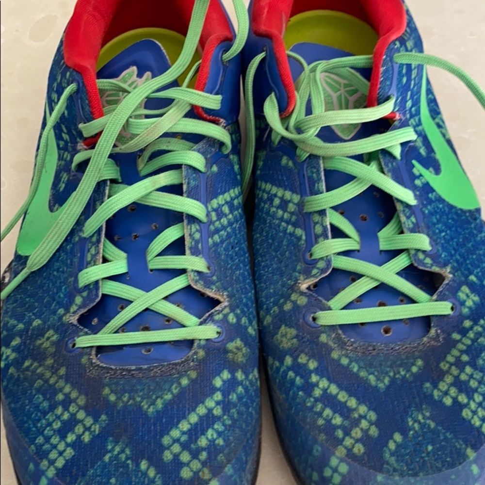 Basketball shoes cool colors Nike Kobe Bryant